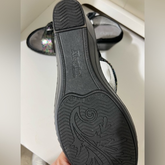 Alegría Sanita Adjustable Buckle Leather Irridescent sandals size 39 - Picture 9 of 10